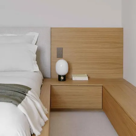 Spacious Overlooking The Eiffel Tower *